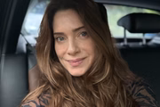 Leticia Spiller agita web ao publicar ensaio sem roupa