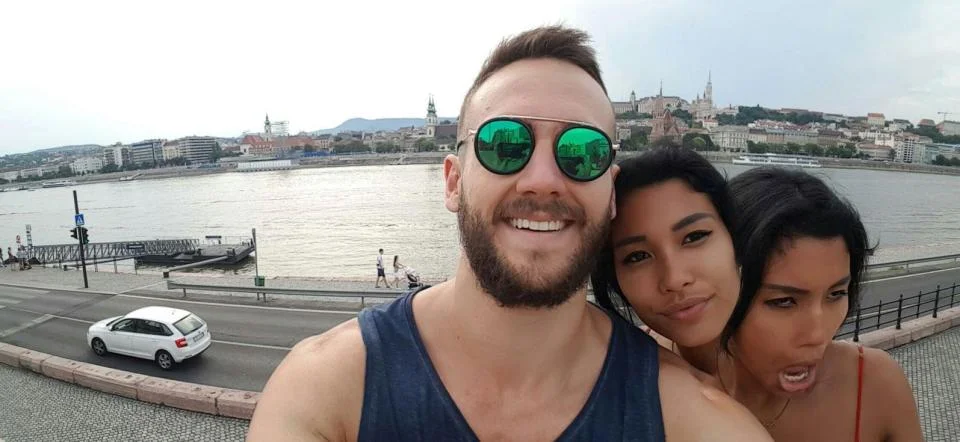 Mulher espirra durante selfie e se transforma em algo assustador - imagem 1 Mulher espirra durante selfie e se transforma em algo assustador - imagem 1