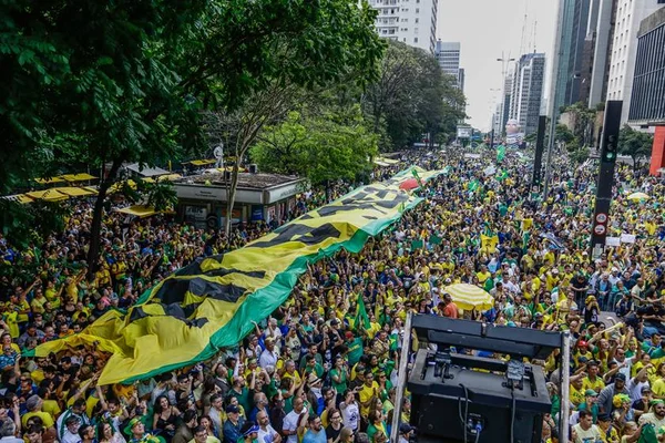 Atos pró-Bolsonaro levam apoiadores a diversas cidades do país
