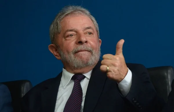 PF inclui foto e dados pessoais de Lula em inquérito da Lava Jato