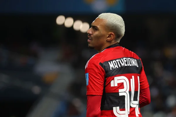 Matheuzinho, do Flamengo, sofre fratura na tíbia da perna esquerda