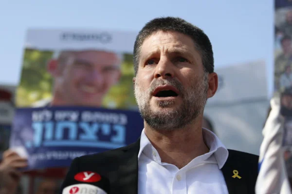 imagem colorida do ministro das Finanças de Israel, Bezalel Smotrich