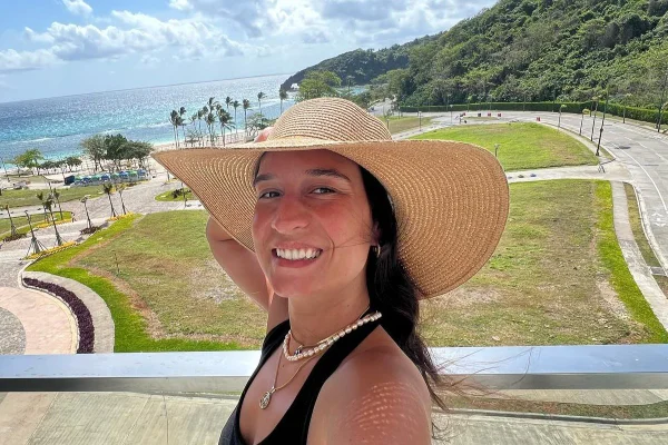 Foto colorida da a influencer alemã Vanessa Konopka - Metrópoles