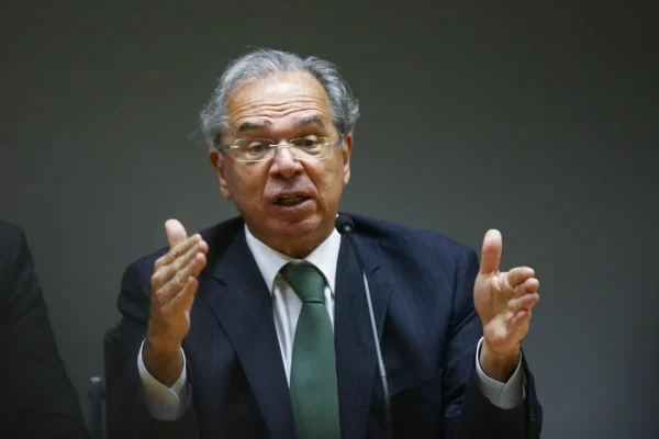 Presidente Jair bolsonaro e o ministro da economia Paulo Guedes durante coletiva teto de gastos