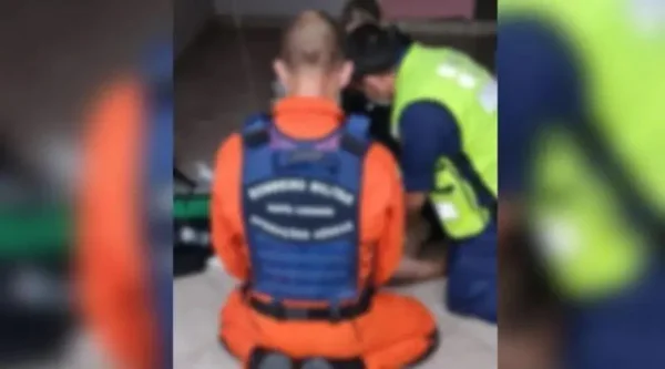 bombeiros tentam reanimar jovem