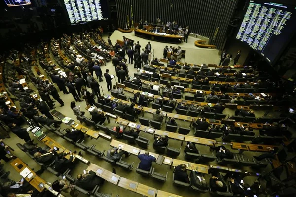 Câmara aprova decreto sobre intervenção no Rio. Senado vota hoje