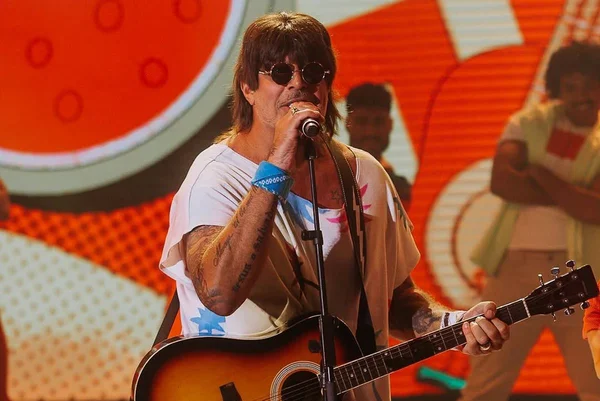Vídeo: Alexandre Frota vira piada ao homenagear artista no Domingão