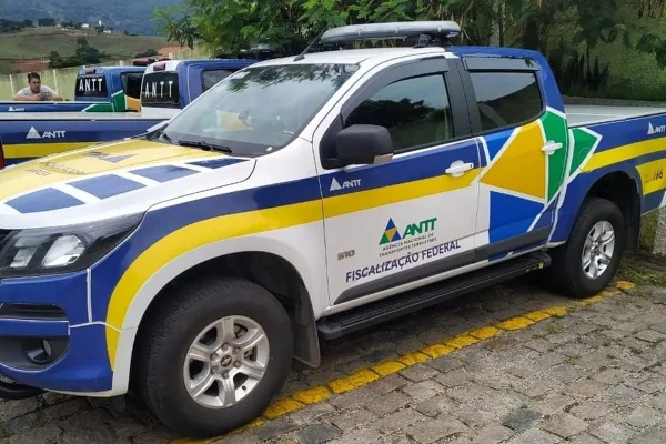 Carro de fiscalização da ANTT