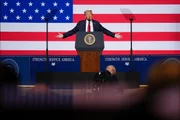O presidente dos EUA, Donald Trump, discursa com altos líderes militares na Base do Corpo de Fuzileiros Navais de Quantico O presidente dos EUA, Donald Trump, discursa com altos líderes militares na Base do Corpo de Fuzileiros Navais de Quantico