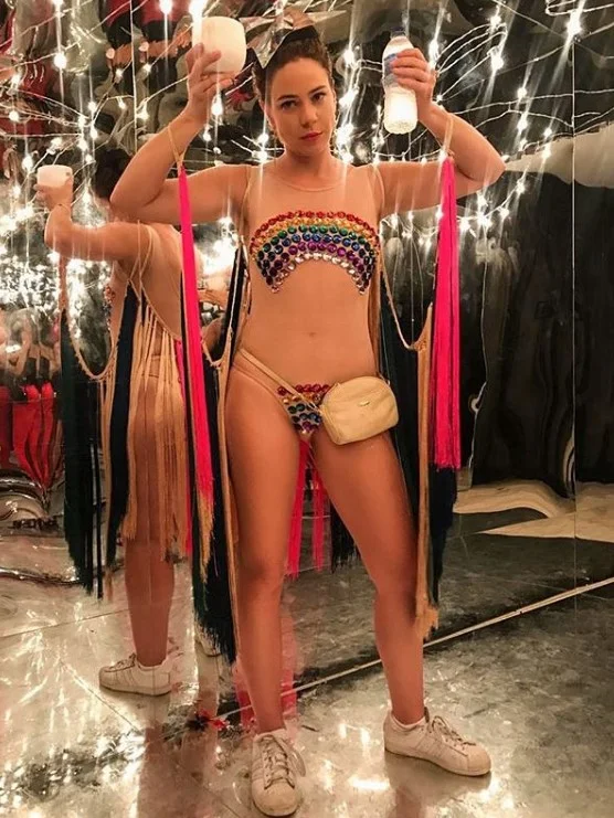 Leandra Leal foi além e, usando uma fantasia para lá de sensual, deixou um recado aos fãs: "A minha dica pro Carnaval de 2019 é: hidratem-se!" Leandra Leal foi além e, usando uma fantasia para lá de sensual, deixou um recado aos fãs: "A minha dica pro Carnaval de 2019 é: hidratem-se!"
