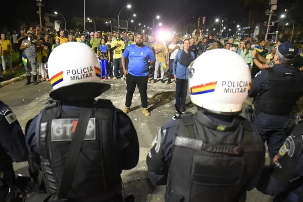 Bolsonaristas questionam silêncio do presidente: “Vai se acovardar?”