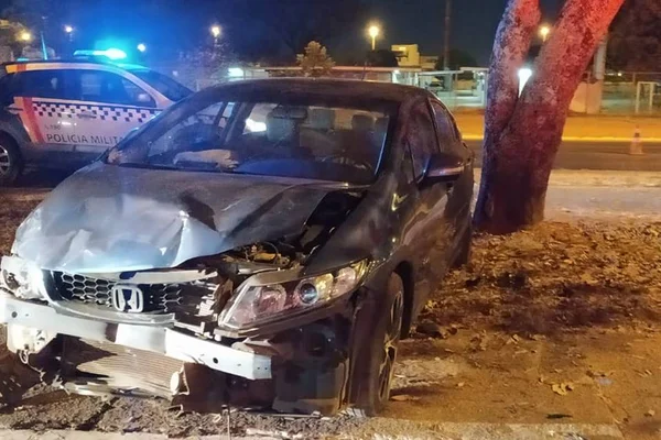 Mulher é ejetada de carro e morre em acidente ocorrido em Ceilândia