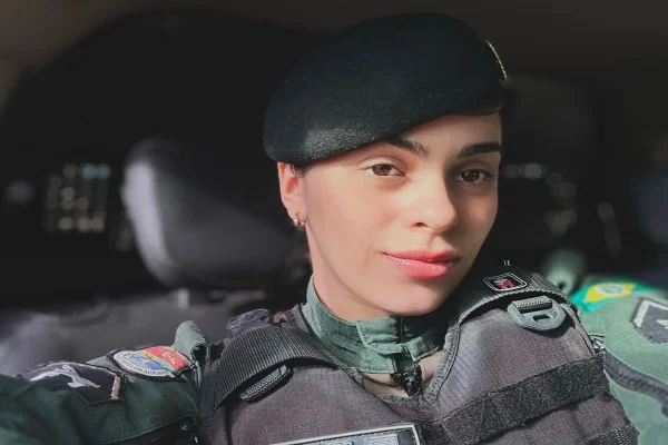 PM punida por postar vídeo lavando carro