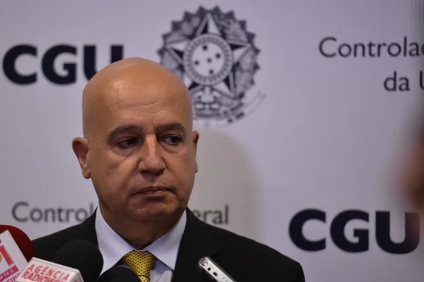 Em meio à reforma, ministro da CGU tem aposentadoria concedida