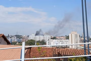 Fumaça escura pode ser vista à distância Fumaça escura pode ser vista à distância