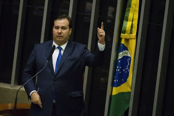 Rodrigo Maia elogia Sergio Moro: “Fez e tem feito” política