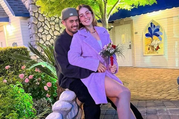 Zé Felipe e Virgínia posam juntos após o terceiro casamento, dessa vez em Las Vegas