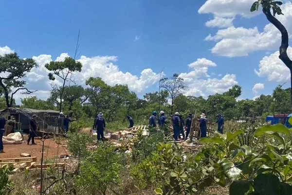 Imagem colorida de invasão no Noroeste