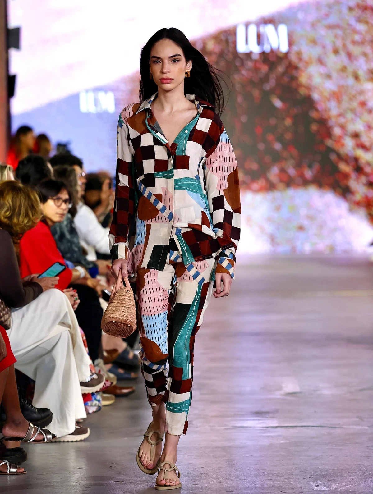 Conjuntos transitam entre moda praia e urbana Conjuntos transitam entre moda praia e urbana