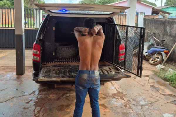 CV amarra vítima e transmite “tribunal do crime” em chamada de vídeo