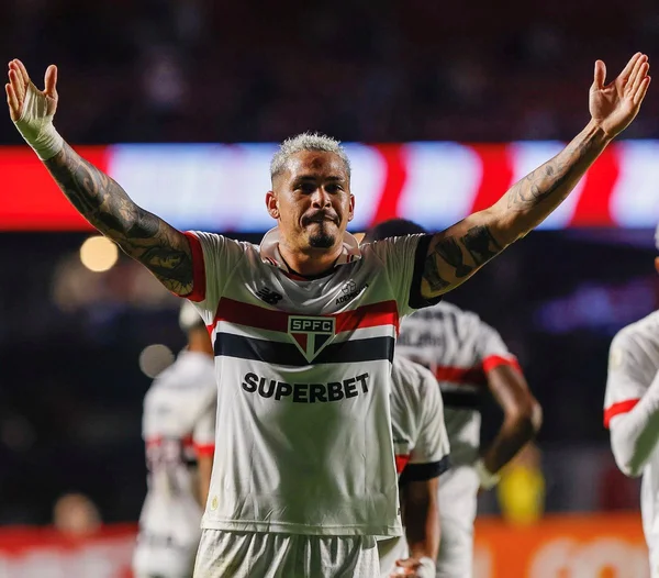 Copa do Brasil: São Paulo vence Goiás e encaminha vaga nas quartas