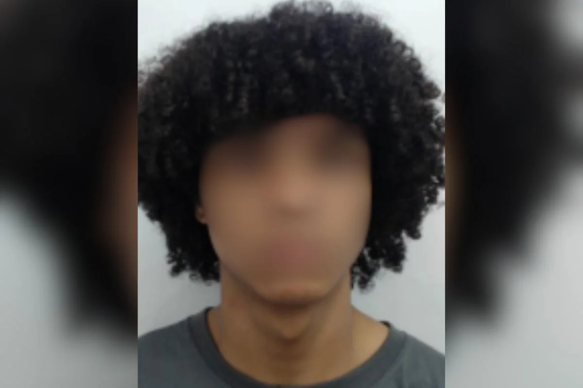 O adolescente J., de 17 anos, passou 15 dias internado injustamente na Fundação Casa apenas com base na descrição do cabelo O adolescente J., de 17 anos, passou 15 dias internado injustamente na Fundação Casa apenas com base na descrição do cabelo