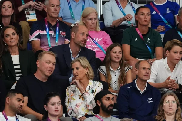 Princesa Charlotte compartilha da mesma paixão pelo netball de Kate Middleton