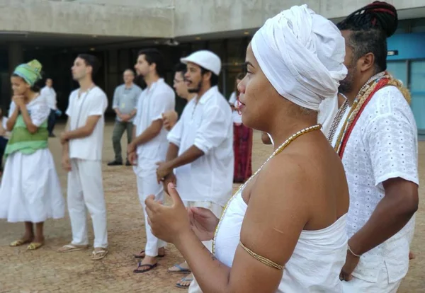 Novembro Negro leva candomblé à praça da Câmara Legislativa