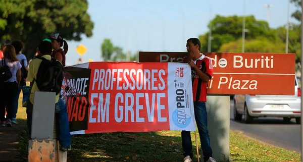 Resistência. Depois de professores, servidores da Saúde também decidem manter greve por reajuste