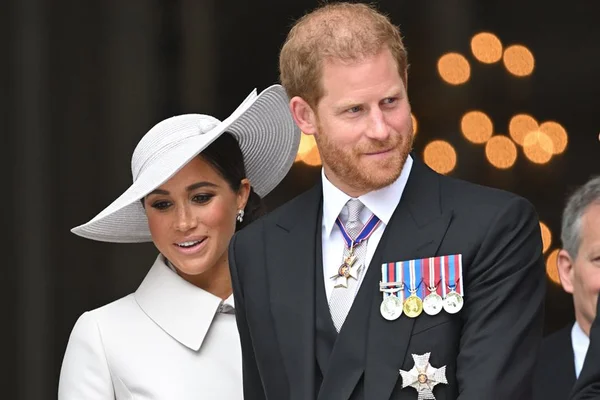 Harry poderá ser cortado da realeza se divulgar segredos do Jubileu