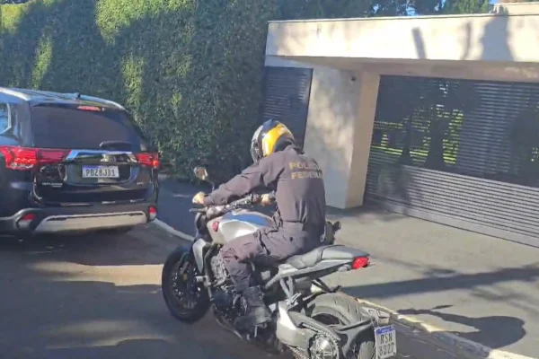 Imagem colorida, PF apreende moto na casa de Ciro Nogueira, no Lago Sul- Metrópoles