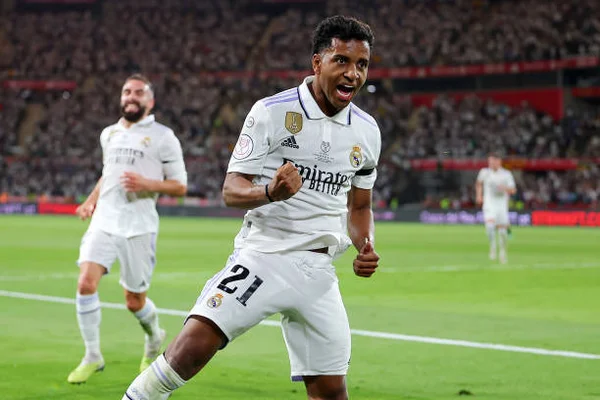 Veja que golaço: Vini Jr estraçalha defesa e toca para Rodrygo marcar