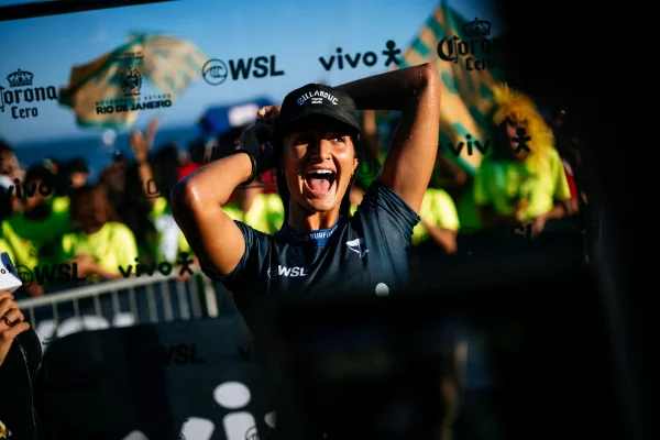 Imagem colorida da surfista Luana Silva