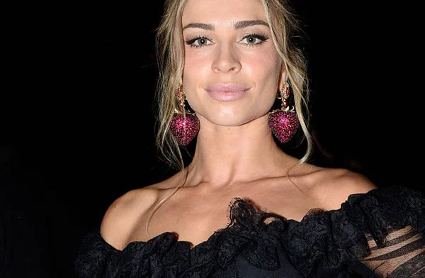 “Sofri preconceito por ser loura, miss e bonita”, diz Grazi Massafera