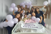 Ana Binda, 26 anos, enfrenta a rara síndrome de Moyamoya em uma clínica de Vitória (ES)