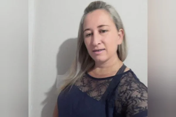 Camila Almeida, de 45 anos, desapareceu após cair com córrego dentro de ribeirão - Metrópoles