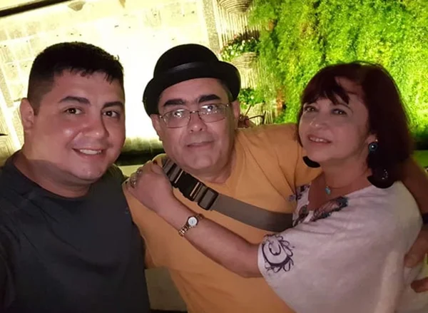Empresário goiano perde pais para Covid em intervalo de meia hora