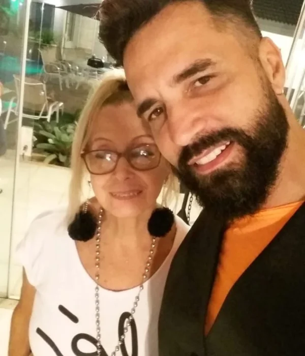 Latino se declara para a mãe após show e conta bastidores: “Roubou a cena” - destaque galeria Latino se declara para a mãe após show e conta bastidores: “Roubou a cena” - destaque galeria