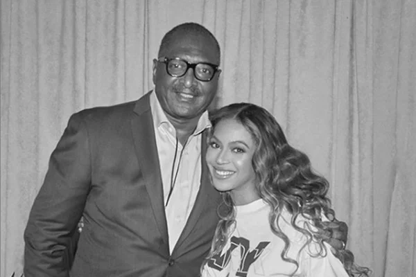 Pai de Beyoncé revela estar com câncer de mama 