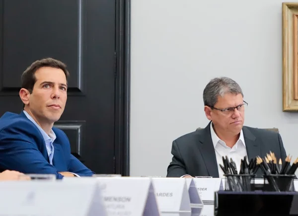 O secretário de Educação de São Paulo, Renato Feder, durante reunião com o governador Tarcísio de Freitas