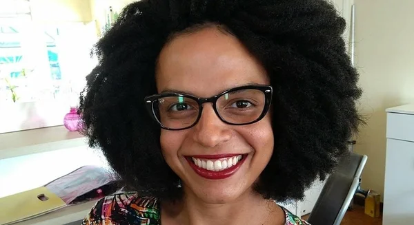 Trans, preta e mestranda: Dandara Oliveira desafia preconceitos