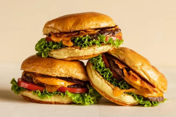 Páprica Burger lança a Munch, especializada em smash e delivery