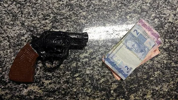 Menor de 13 anos é apreendido após assaltar ônibus no Riacho Fundo