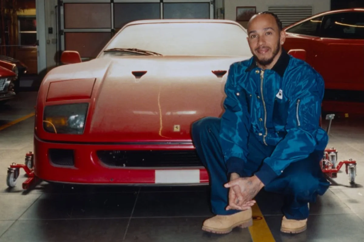Lewis Hamilton posa com Vini Jr., mas ignora Virginia e gera reações - imagem 6 Lewis Hamilton posa com Vini Jr., mas ignora Virginia e gera reações - imagem 6