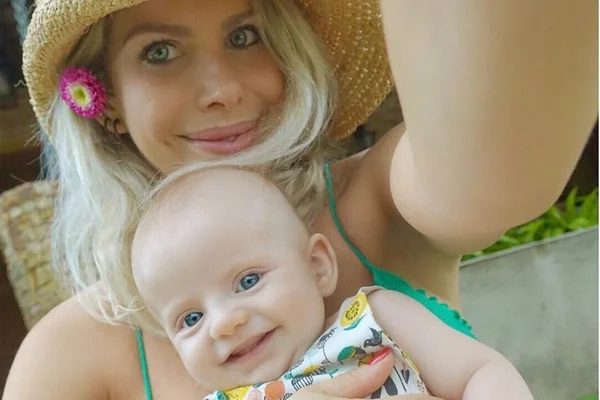 Filho de Karina Bacchi dá show de fofura nas redes sociais