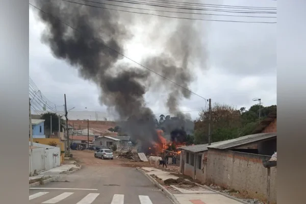 Incêndio; casa em chamas