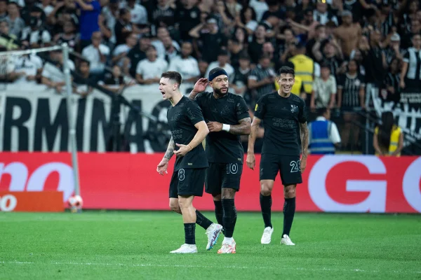 Imagem colorida de time do Corinthians - Metrópoles