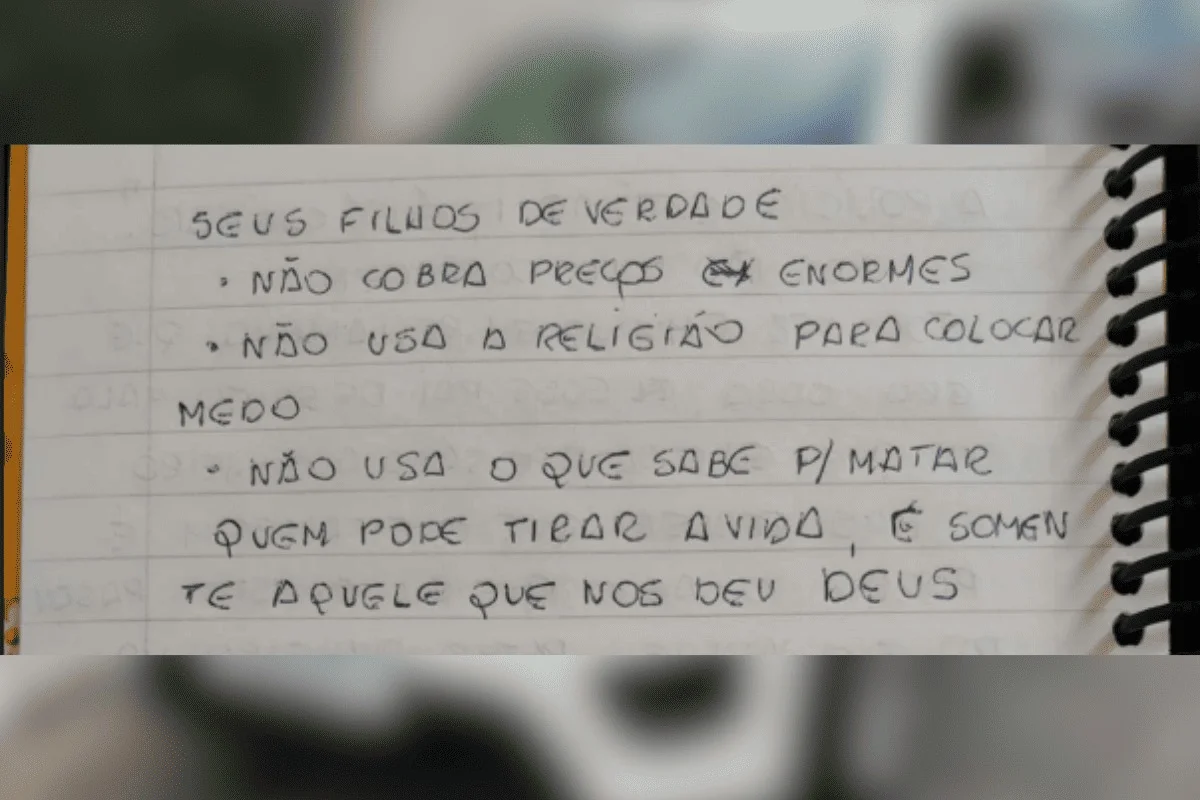 Caderno com anotações de falso pai de santo Caderno com anotações de falso pai de santo