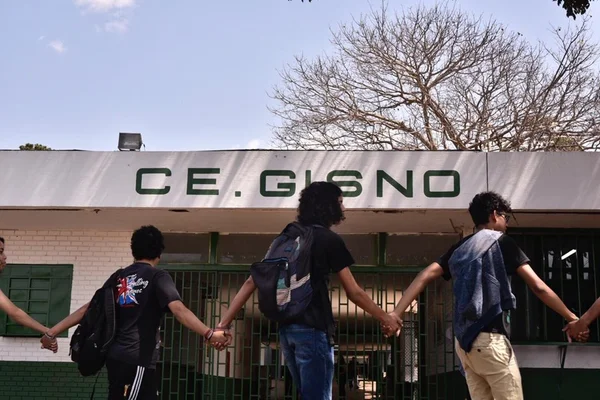 Gisno: professores e alunos fazem ato contra gestão compartilhada com a PM