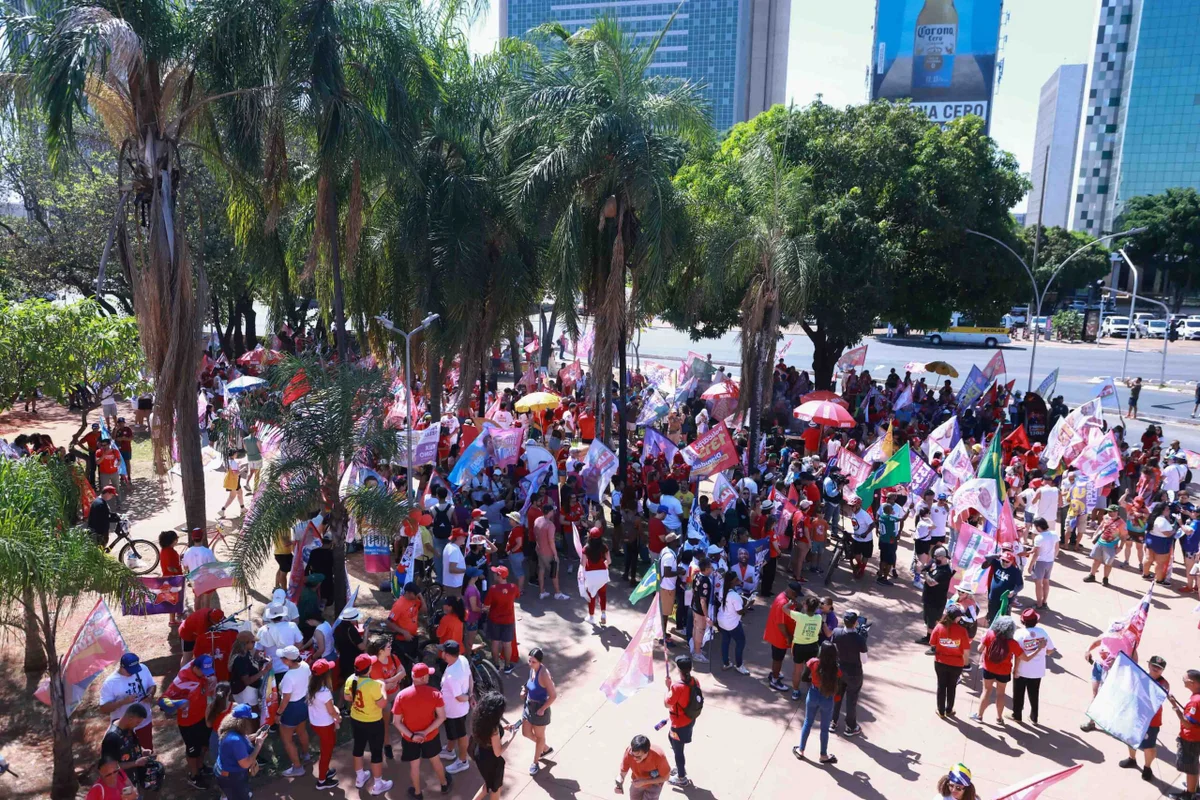 Ato nacional do PT começou com uma concentração na praça Marielle Franco Ato nacional do PT começou com uma concentração na praça Marielle Franco